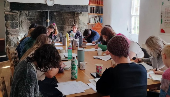 Llyfrau Lliwgar LGBTQ+ Writers Retreat: Applications Open